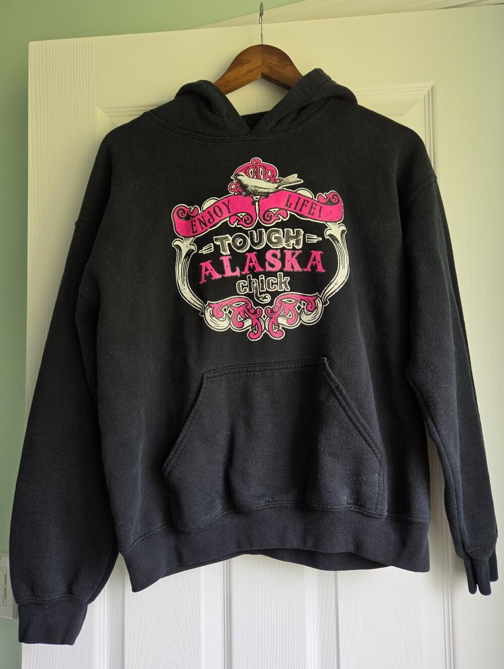 Alaska Chicks Co. Vintage "Tough Alaska Chick" Black Pink Pullover Hoodie M